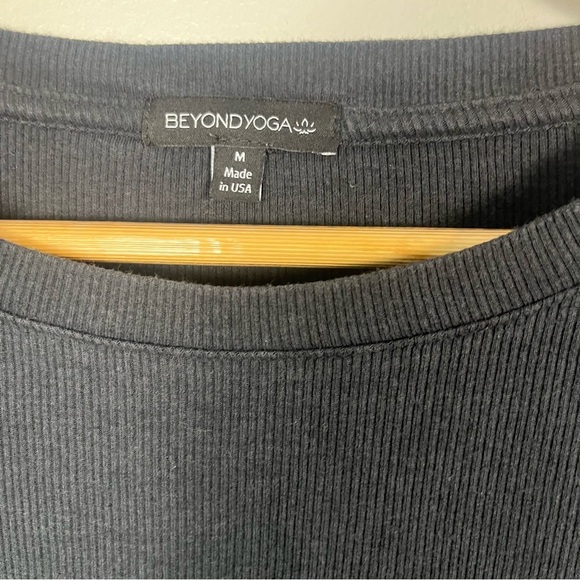 Beyond yoga black/grey ribbed cropped long sleeve top size medium - Picture 2 of 5